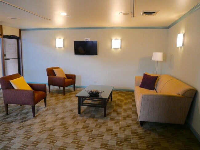 Clubhouse Lounge - 400 S Lafayette St