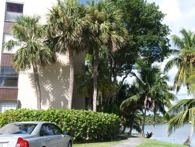 Building Photo - 14525 N Kendall Dr