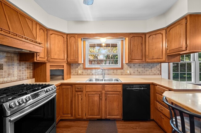 Building Photo - 1686 N Teakwood Dr