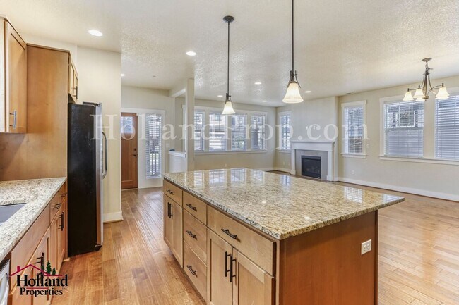 Building Photo - Charming 4-Bedroom Hillsboro Home with Attached Garage and Brand New Carpets!