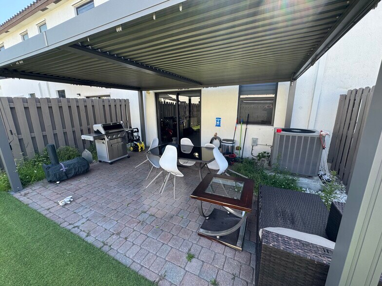 PATIO - 8880 NW 102nd Pl