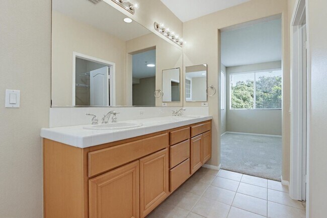 Building Photo - 823 Kalpati Cir