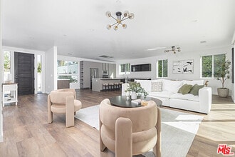 Building Photo - 6146 Whitsett Ave