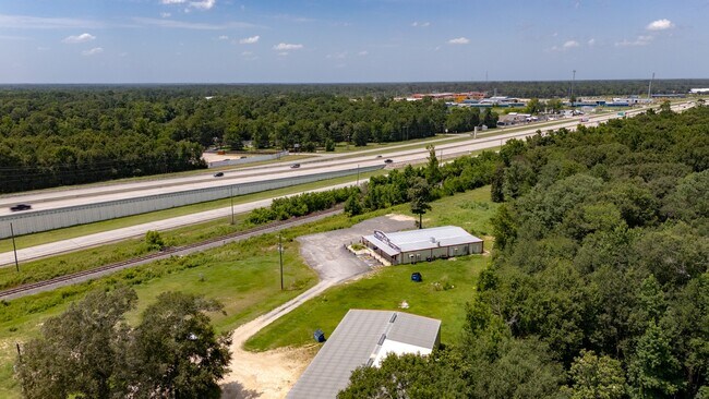 Building Photo - 26605 E River Rd
