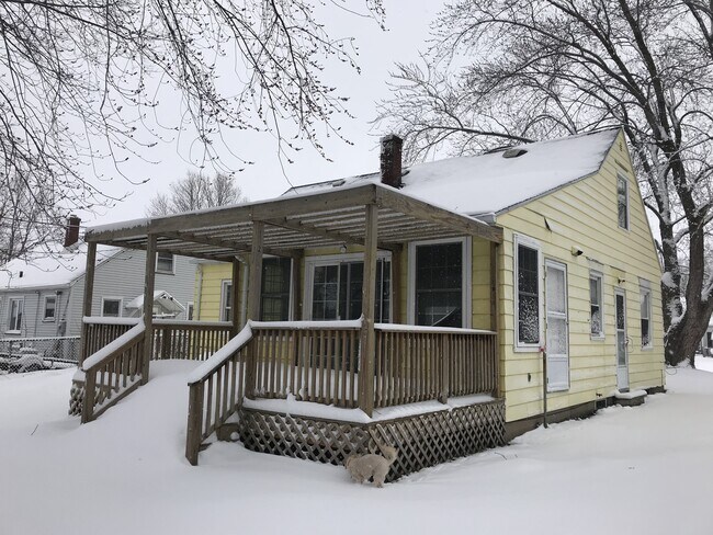 Building Photo - HOUSE CLOSE TO EVRYTHING YOU NEED.THIS HOME IS A MUST SEE!!!