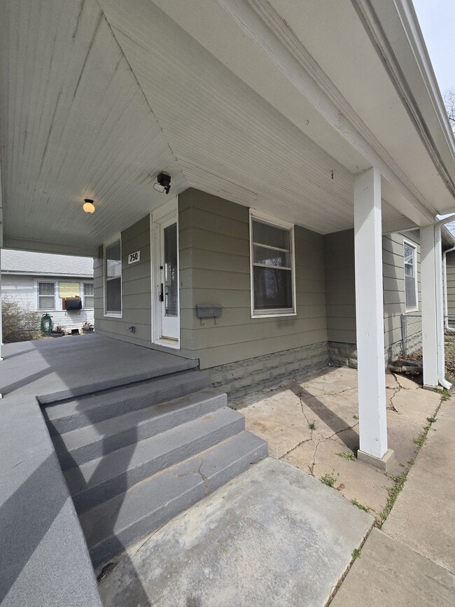 Building Photo - 250 Millwood N