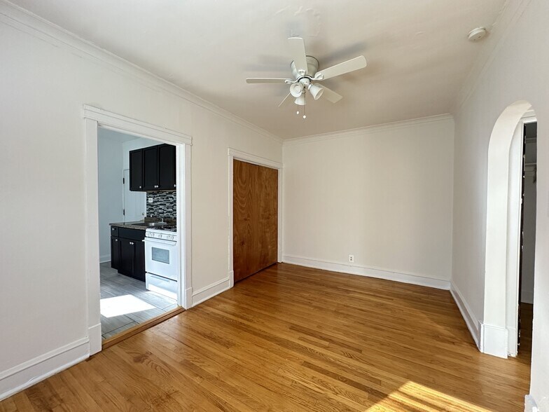 Building Photo - 6347 N Magnolia Ave