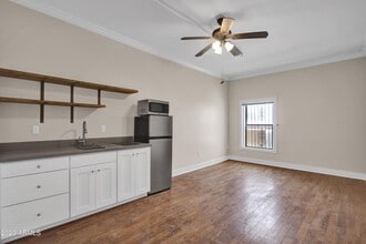 Building Photo - 5753 W Glendale Ave