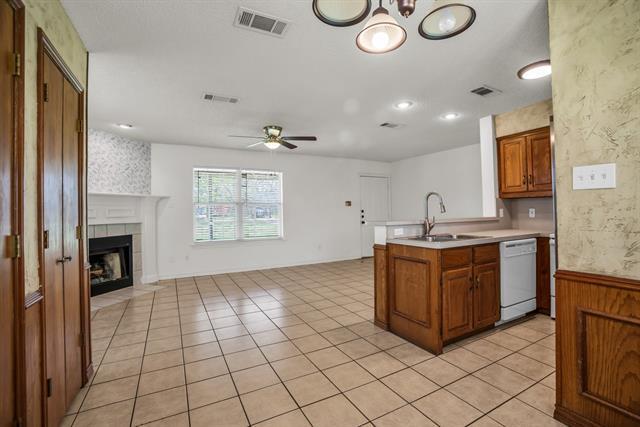 Building Photo - 3311 E FM 813