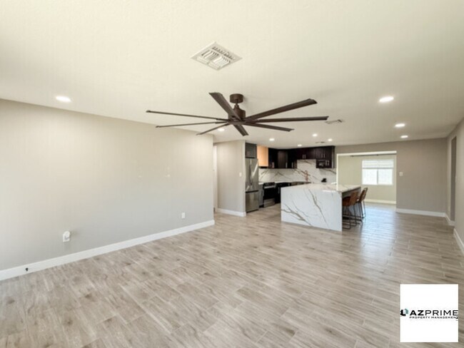 Building Photo - Beautifully Updated 4/2 Phoenix Home!