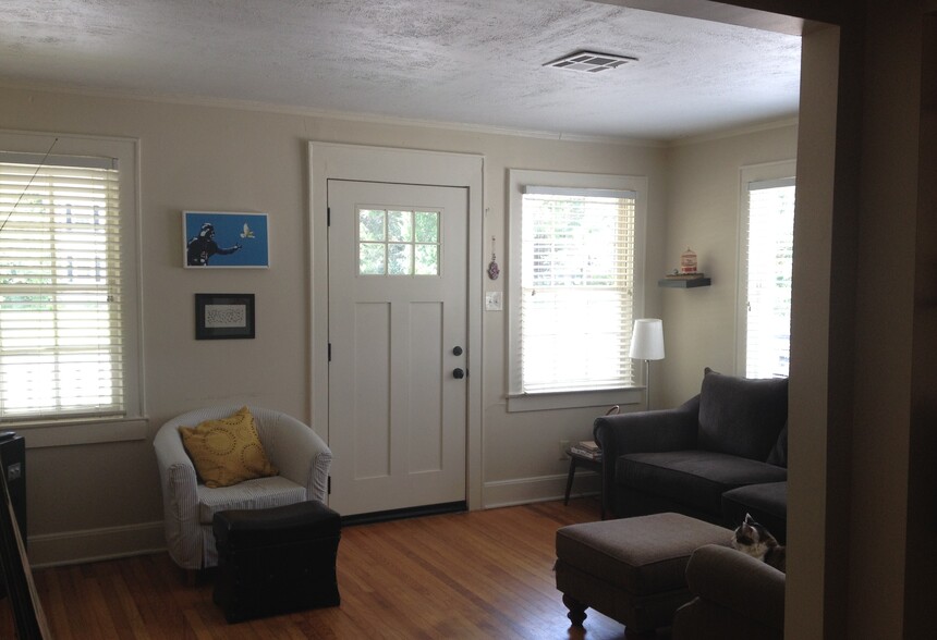 Building Photo - 2171 College St