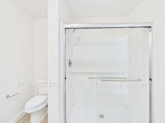 Building Photo - 3007 Farmyard Dr