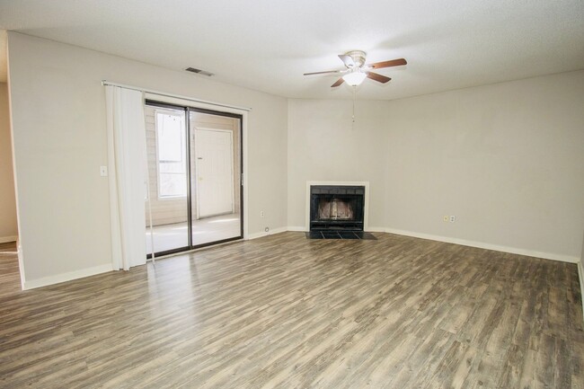 Building Photo - 2 Bedroom, 2 Bath Condo at Village Creek -...