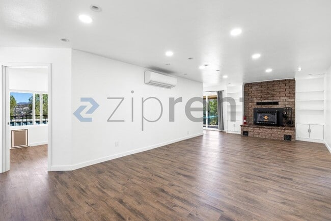 Building Photo - 2621 Runner Rd