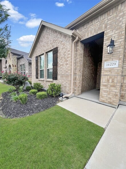 Building Photo - 11229 Yellow Rose Wy