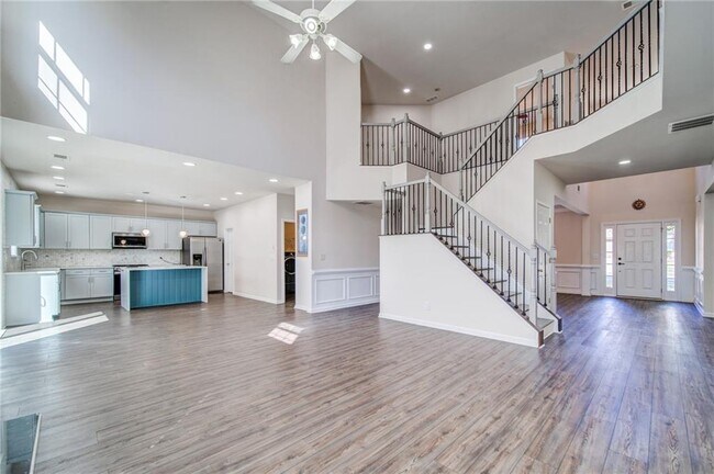 Building Photo - 853 Van Briggle Path NE