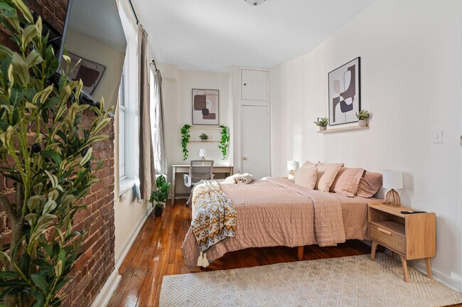 Building Photo - 1762 2nd Ave