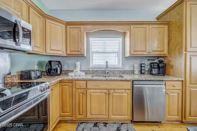 Building Photo - 5405 Thomas Dr