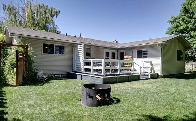 Building Photo - 6 Bedroom Home For Rent In Rexburg!!