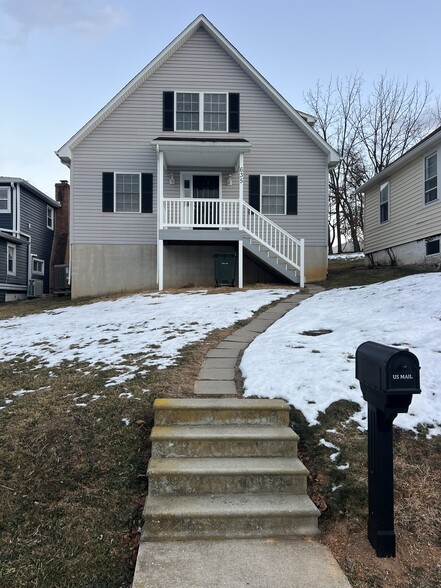 Building Photo - 635 D St