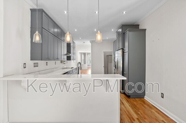 Building Photo - 1319 Baker Ave
