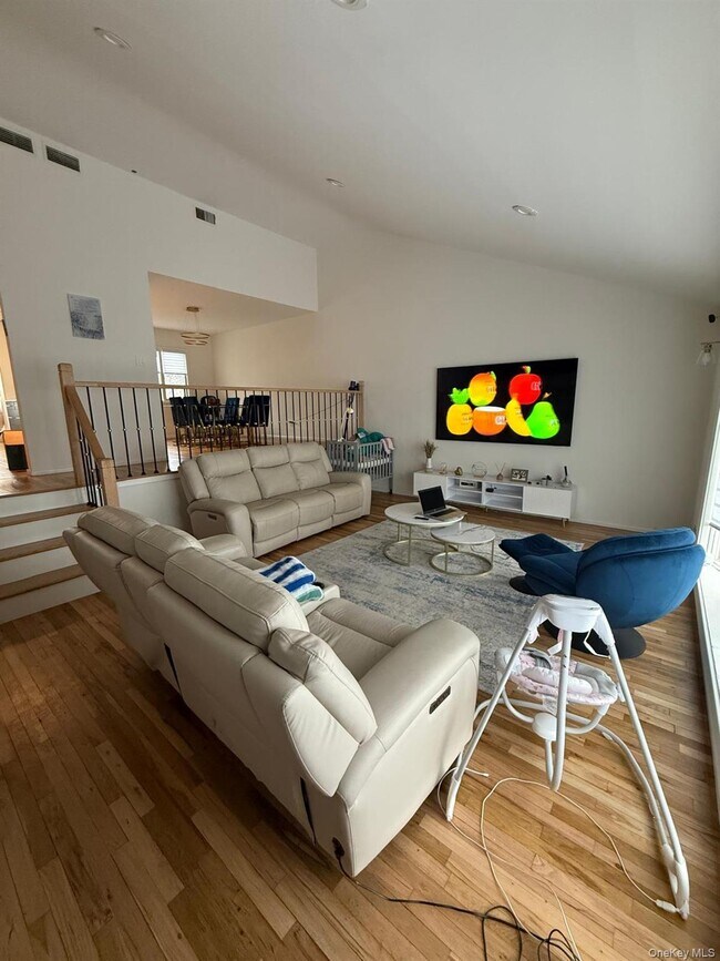 Building Photo - 23 Geoffrey Ln