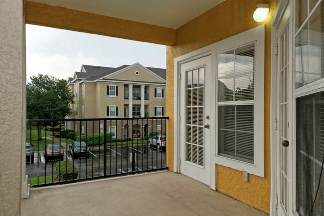 Building Photo - Beautiful 2 bed/2bath 2nd floor townhome i...