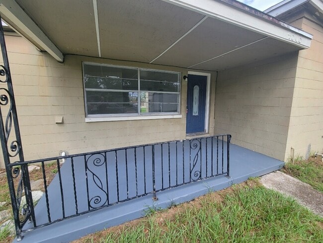 Building Photo - 4505 Lake Lawne Ave