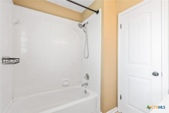 Building Photo - 605 Paintbrush Dr