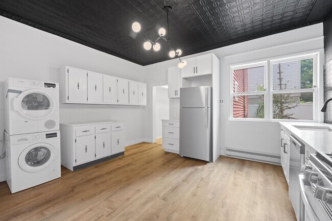 Building Photo - 342 Bramhall Ave