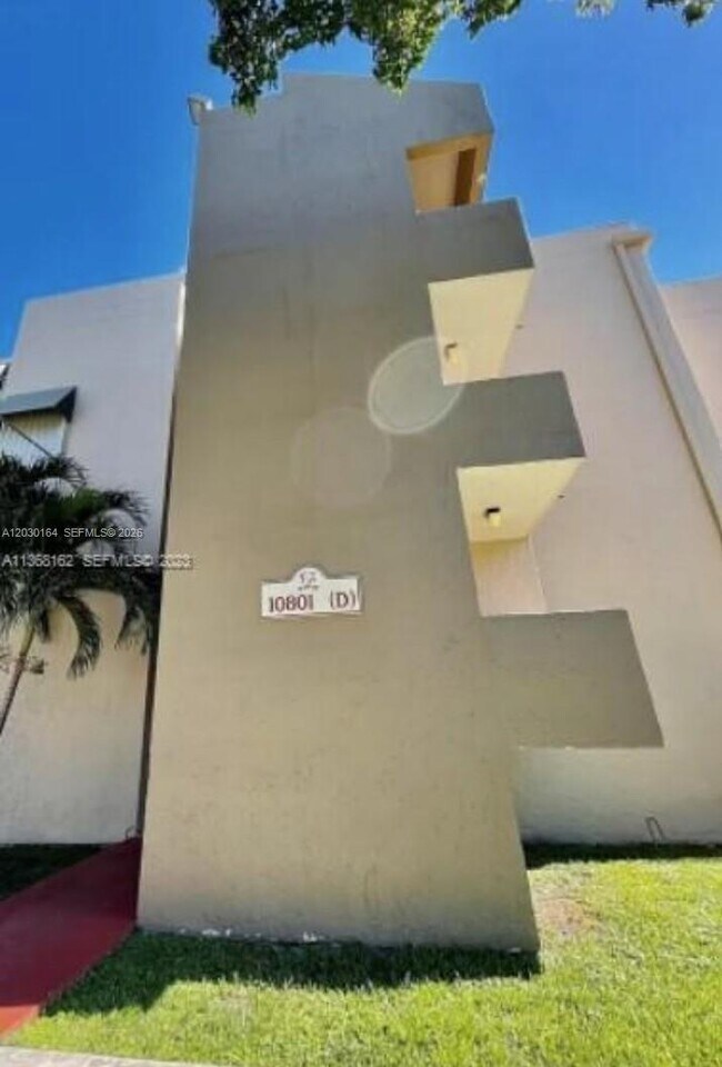 Building Photo - 10801 SW 109th Ct