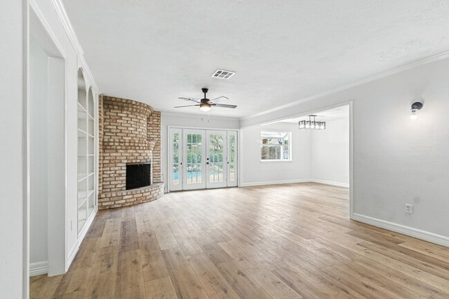 Building Photo - 606 Orangewood Dr