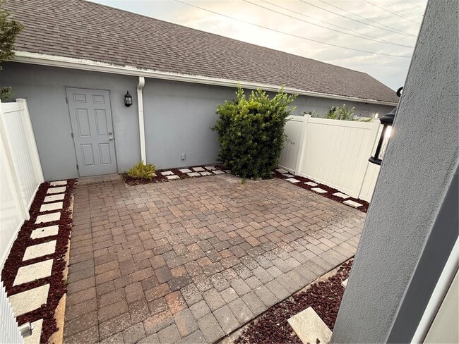 Building Photo - 15465 Honeybell Dr
