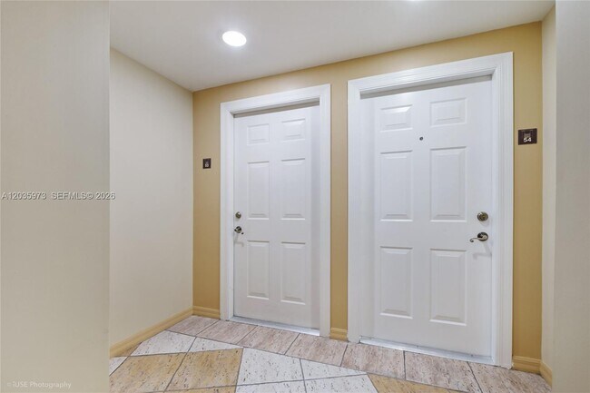 Building Photo - 2630 SW 28th St