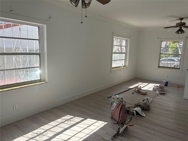 Building Photo - 927 SW 9th Ave