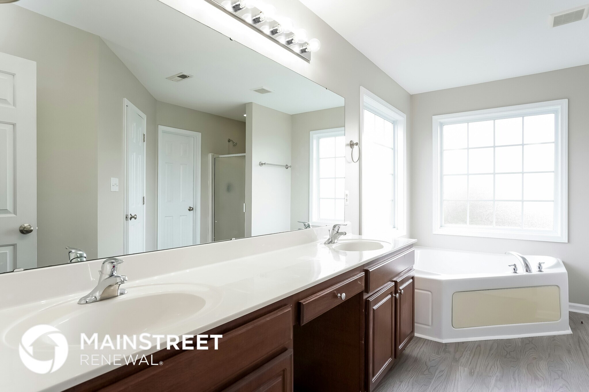 Building Photo - 203 Majestic Oak Dr