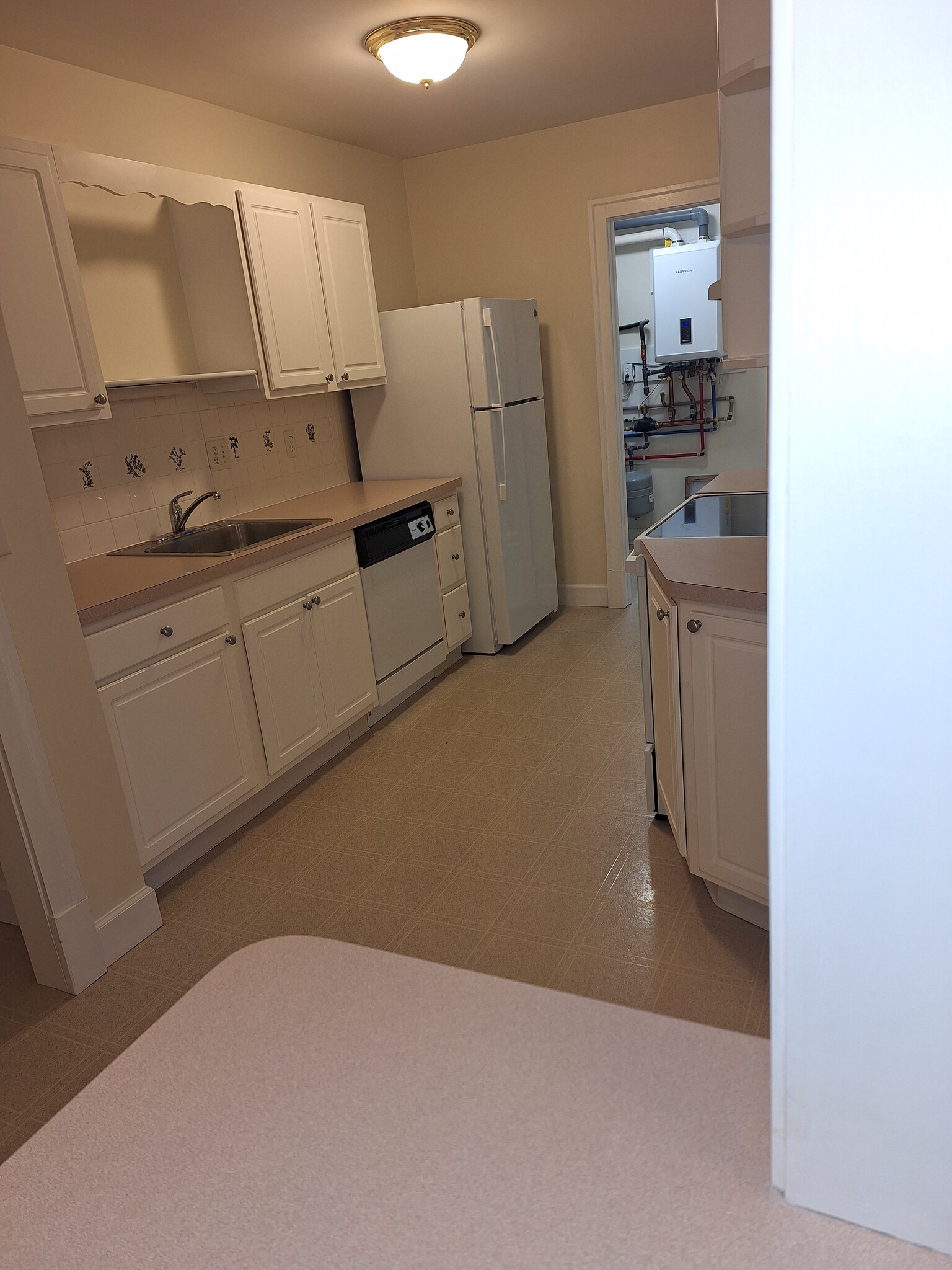 Kitchen - 121 Ontario St