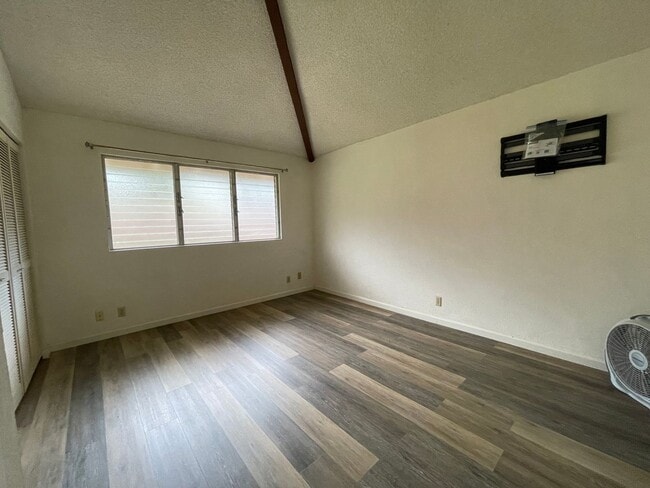 Building Photo - $3600, 4 BR/2 BA with large parking space,...