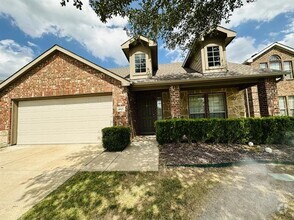 Building Photo - 905 Golden Bear Ln