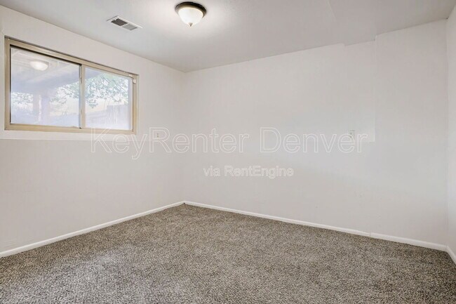 Building Photo - 949 Olathe St