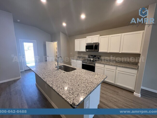 Building Photo - 2023 Kenwood Ave