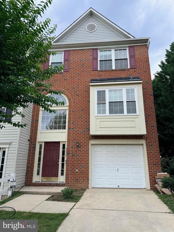 Building Photo - 5820 Shady Oak Ln