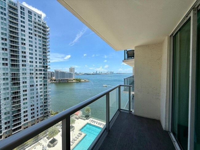 Building Photo - 1155 Brickell Bay Dr