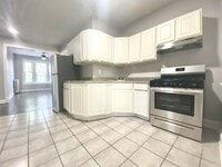 Building Photo - 2 bedroom in Chicago IL 60660