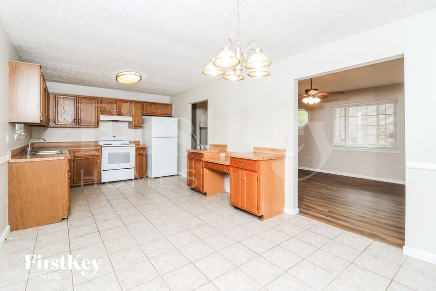 Building Photo - 1705 Olde Oak Dr