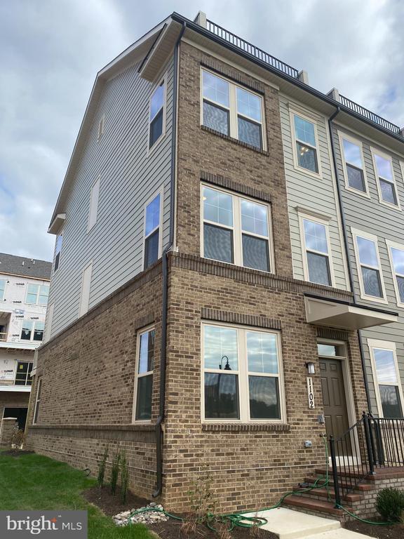 Building Photo - 1102 Vermeer Ave