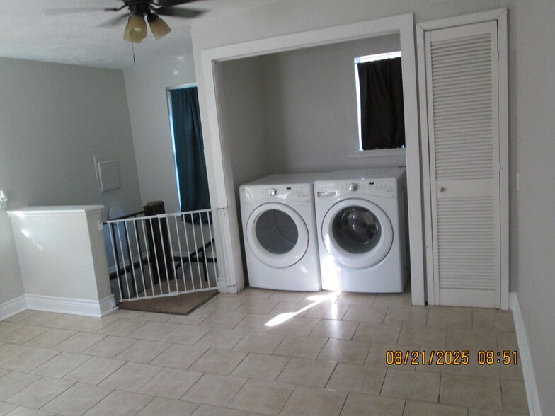 sunroom/laundry/ - 700 Sunset Ter