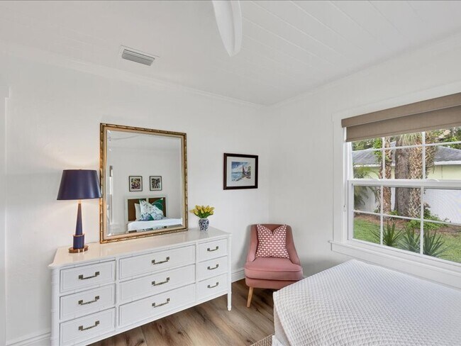 Building Photo - 2082 Webber St