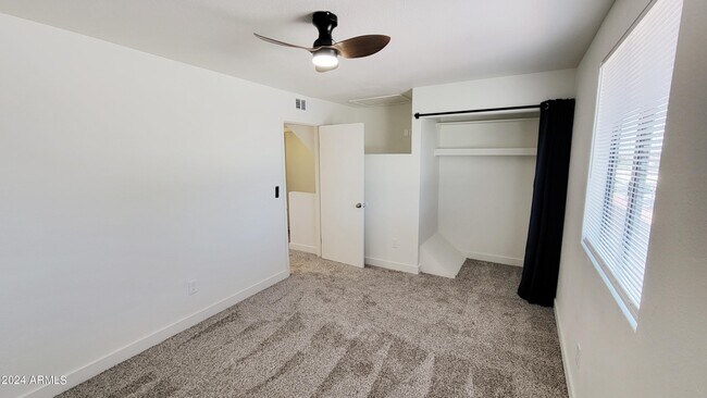 Building Photo - 6203 E Glencove St