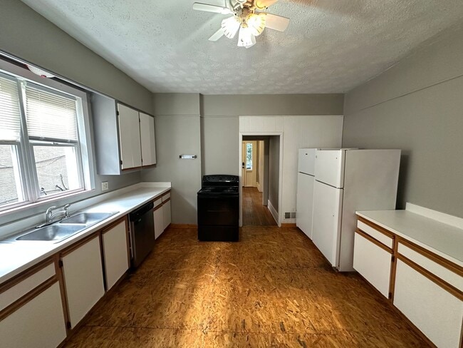 Building Photo - Central Campus OSU Single Family Home with...